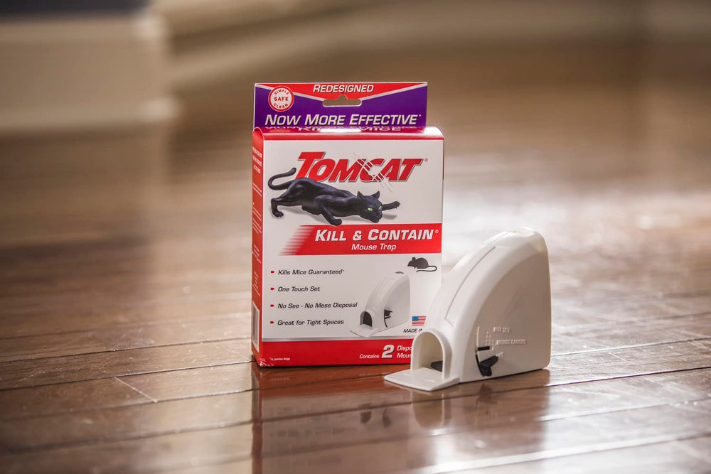 Tomcat mouse trap being disposed of without contact