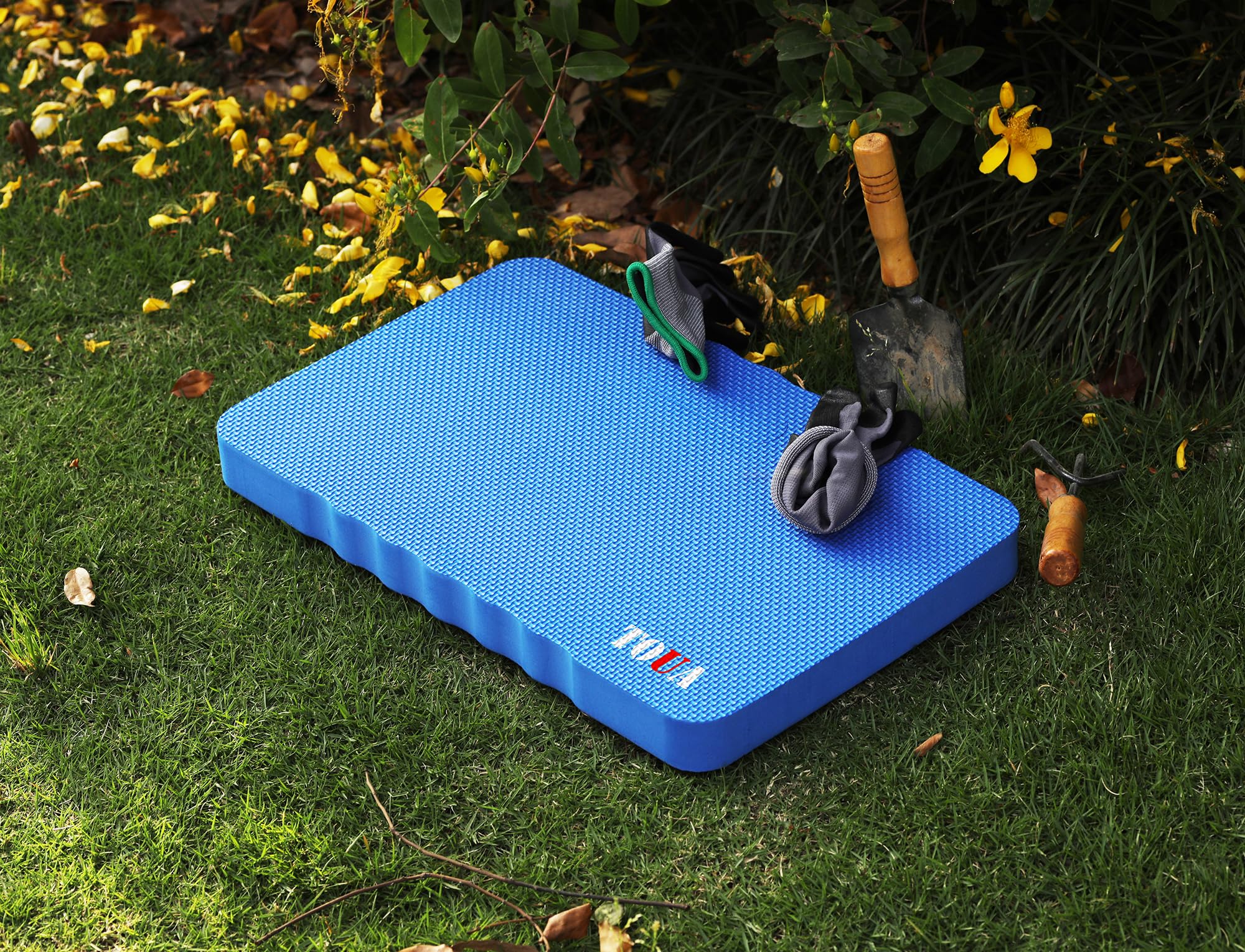 TOUA kneeling pad displayed with its packaging
