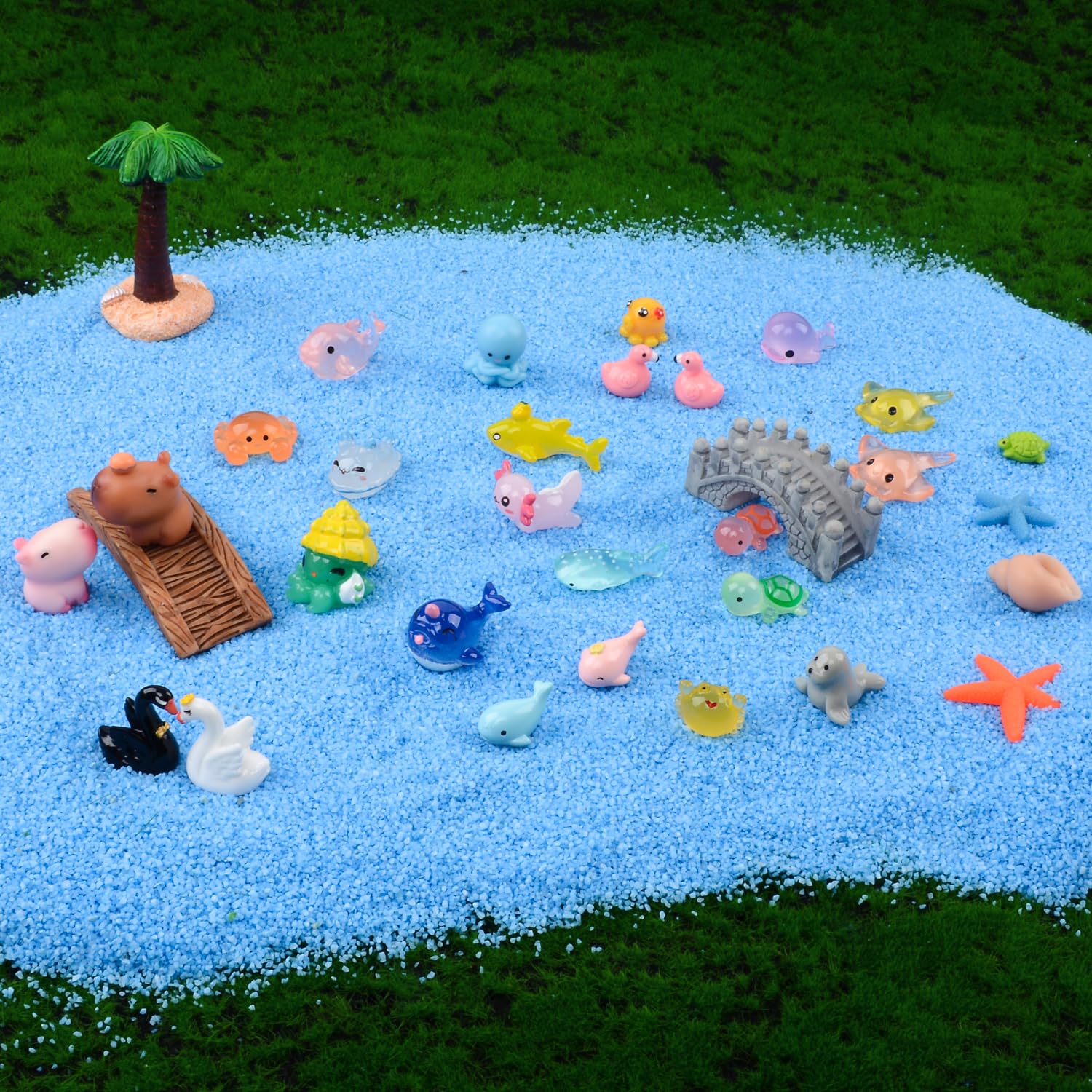 U-Zimikee mini animal figurines used as cake ornaments