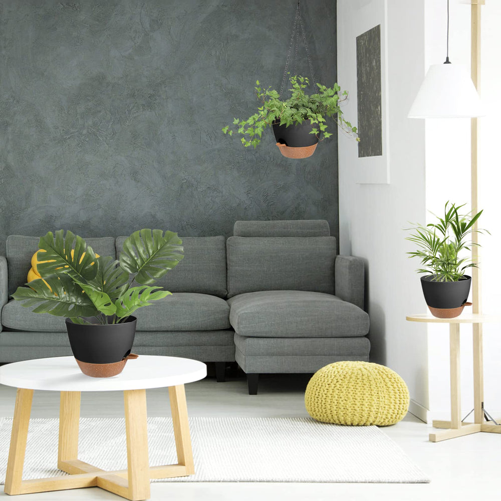 Vanslogreen hanging planter displayed on a balcony