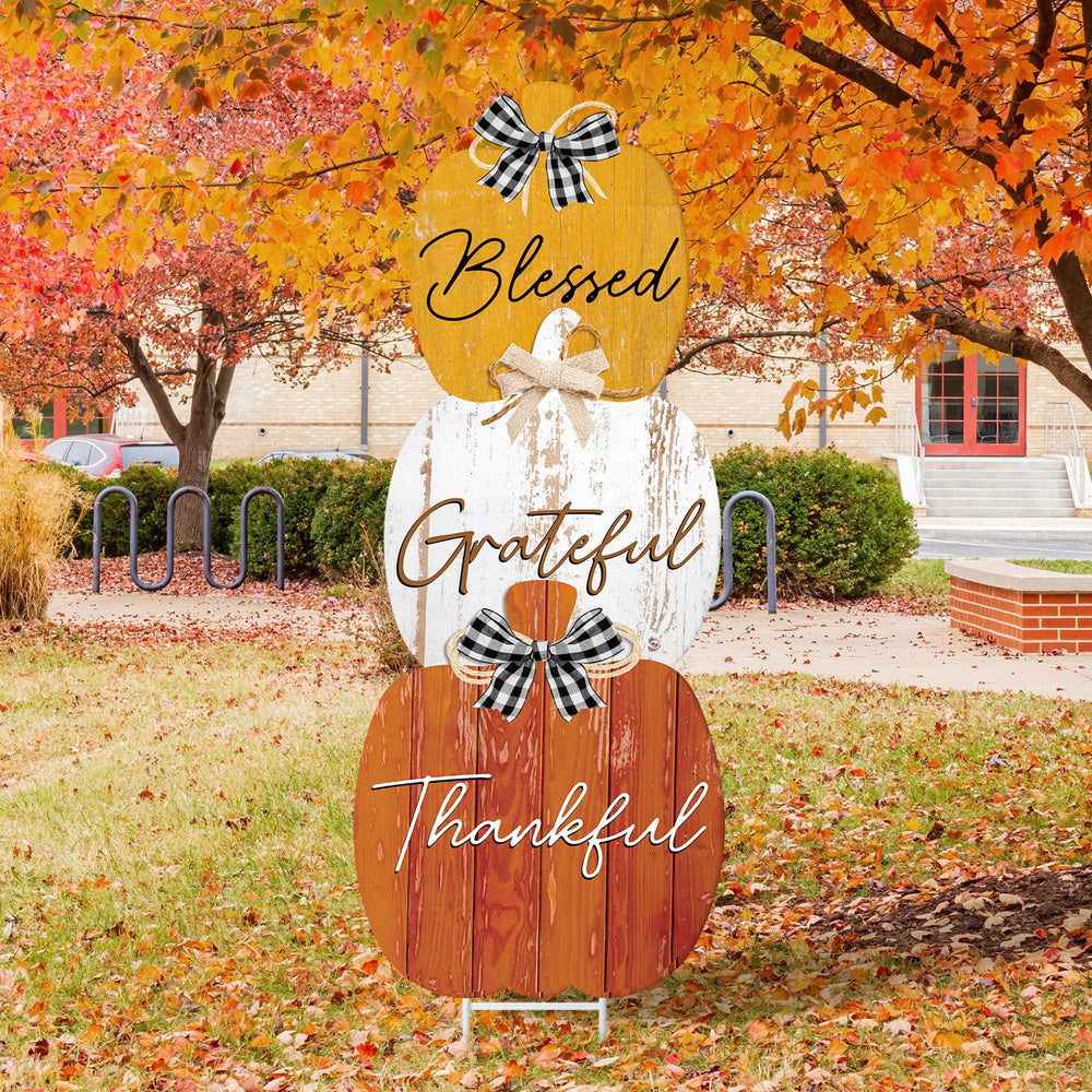Vibrant autumn colors on Weysat metal pumpkin yard signs