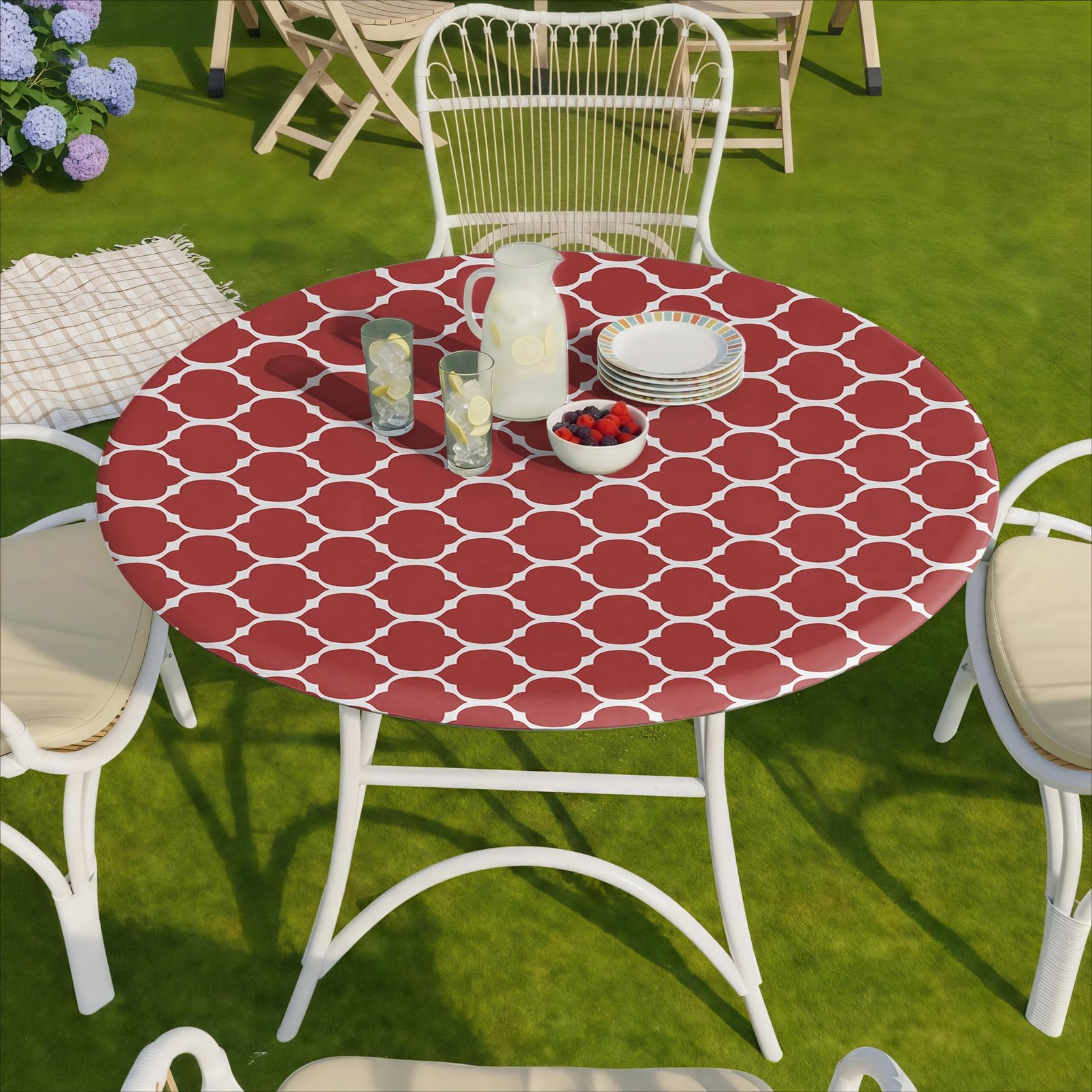 vibrant Red Morocco patterned opstellen round tablecloth on a dining table