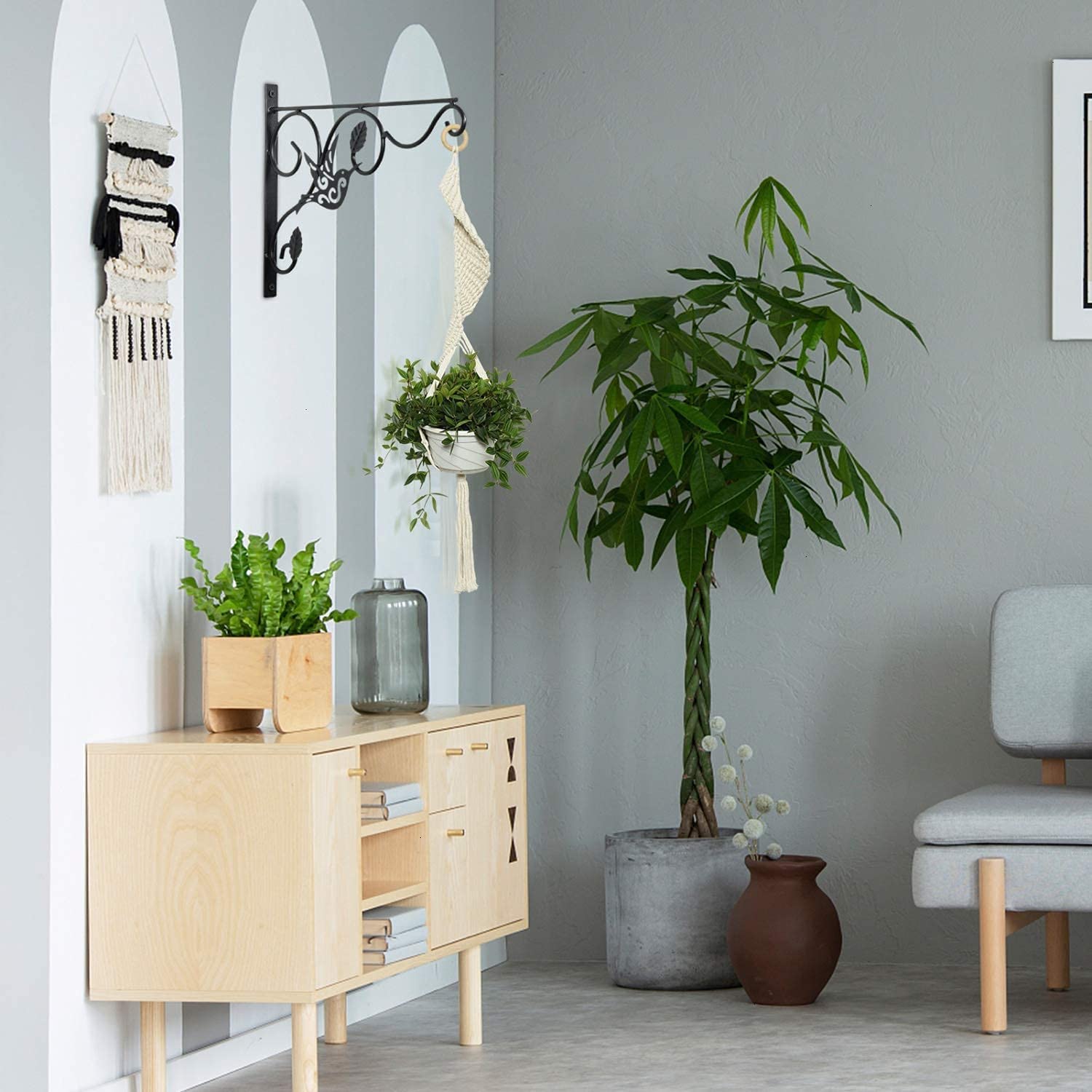 Vumdua Hanging Plants Bracket displaying flower pots