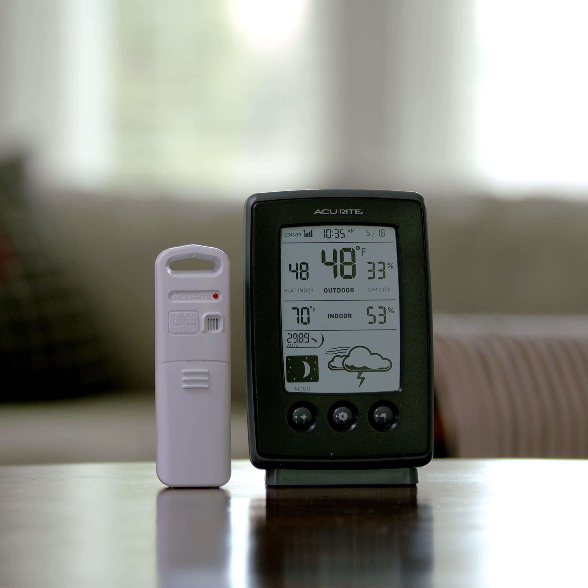 Weather station showing moon phase and barometric pressure