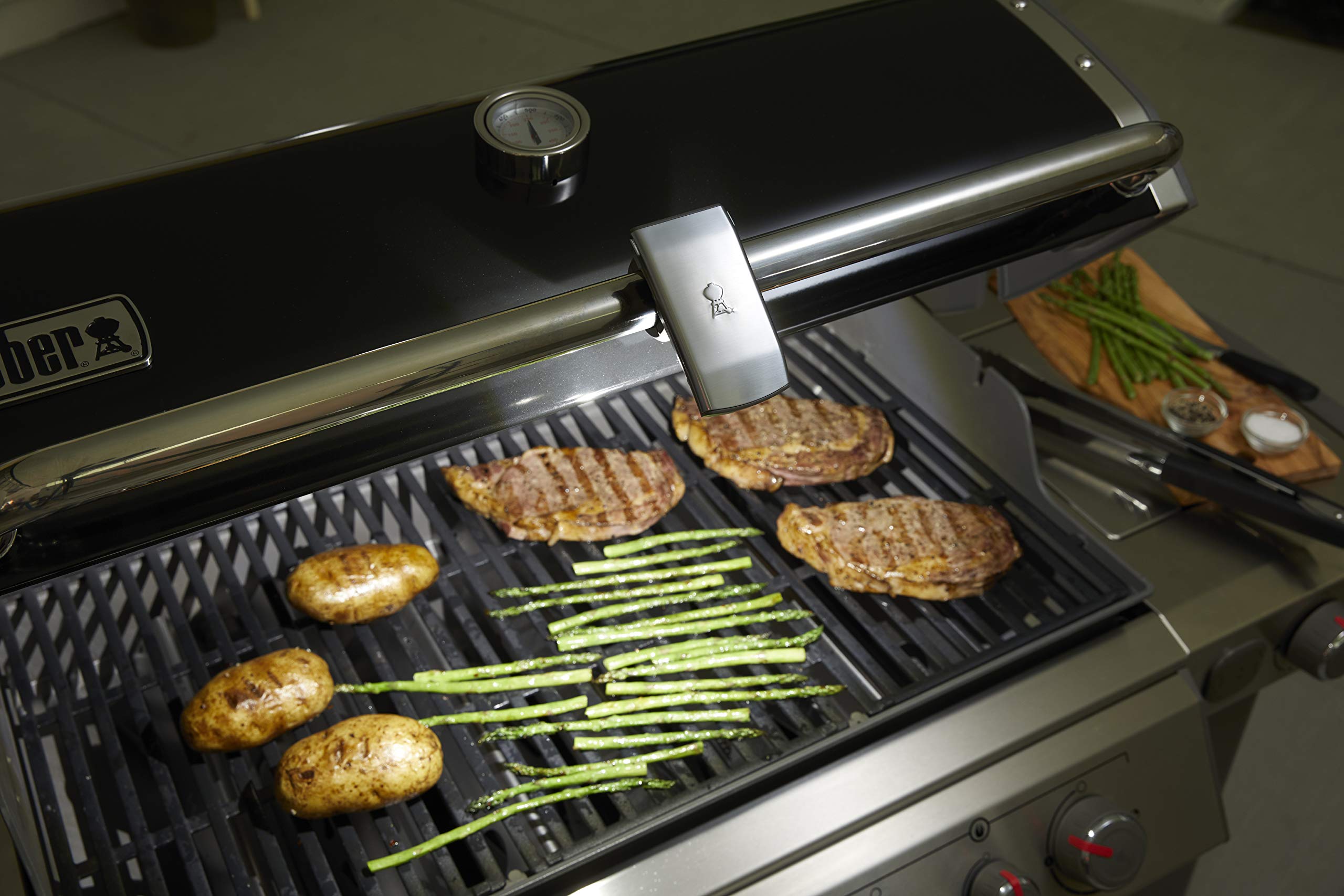 Weber Grill ’N Go Light detached for focused lighting