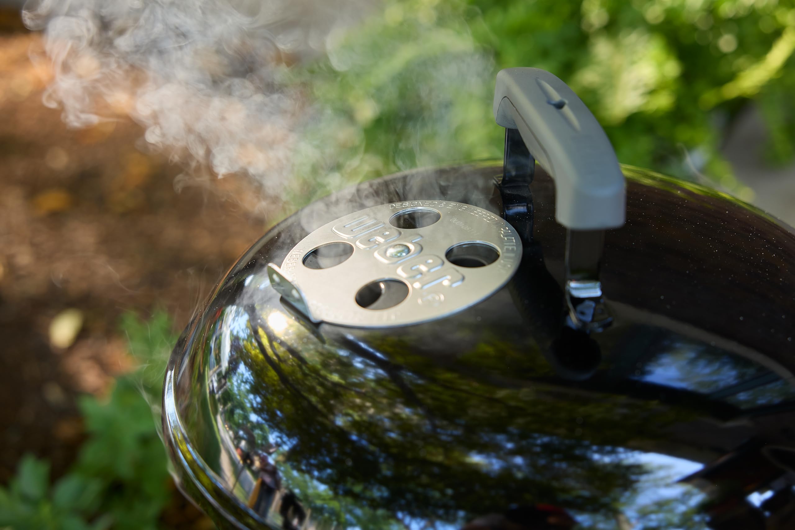 Weber Smokey Joe 14-Inch Portable Charcoal Grill Tuck-N-Carry Lid Lock feature