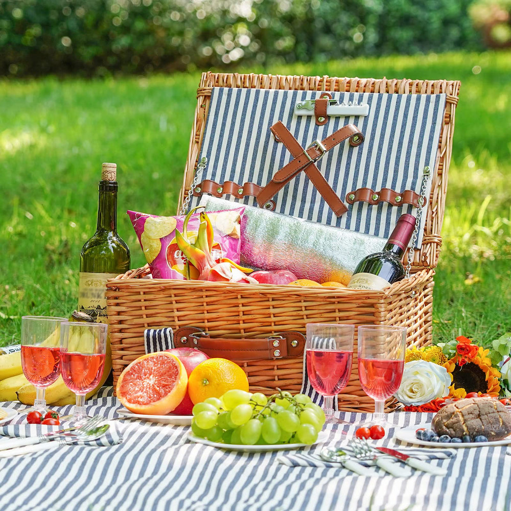 WICKERLAND picnic basket with melamine plates and wine glasses