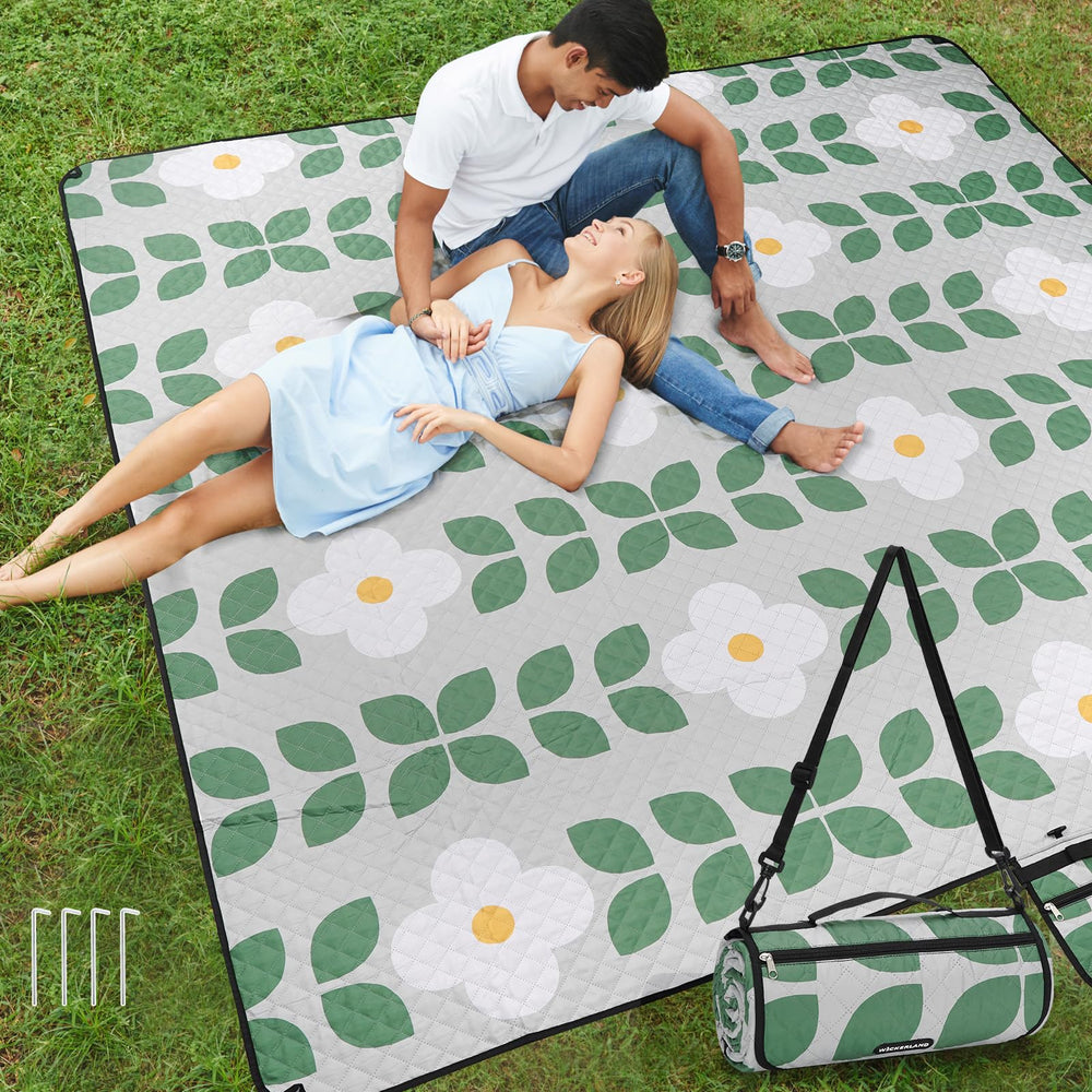 WICKERLAND Picnic Blanket front view in green