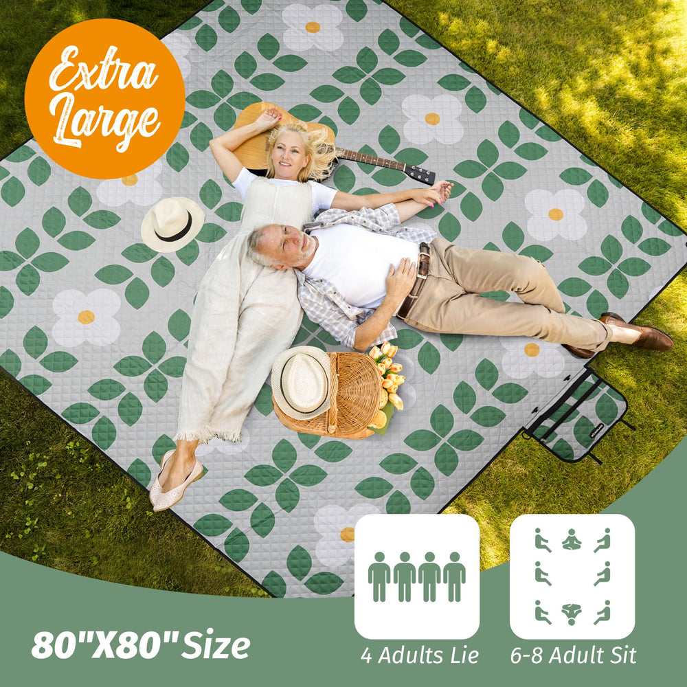 WICKERLAND Picnic Blanket spread out in a park