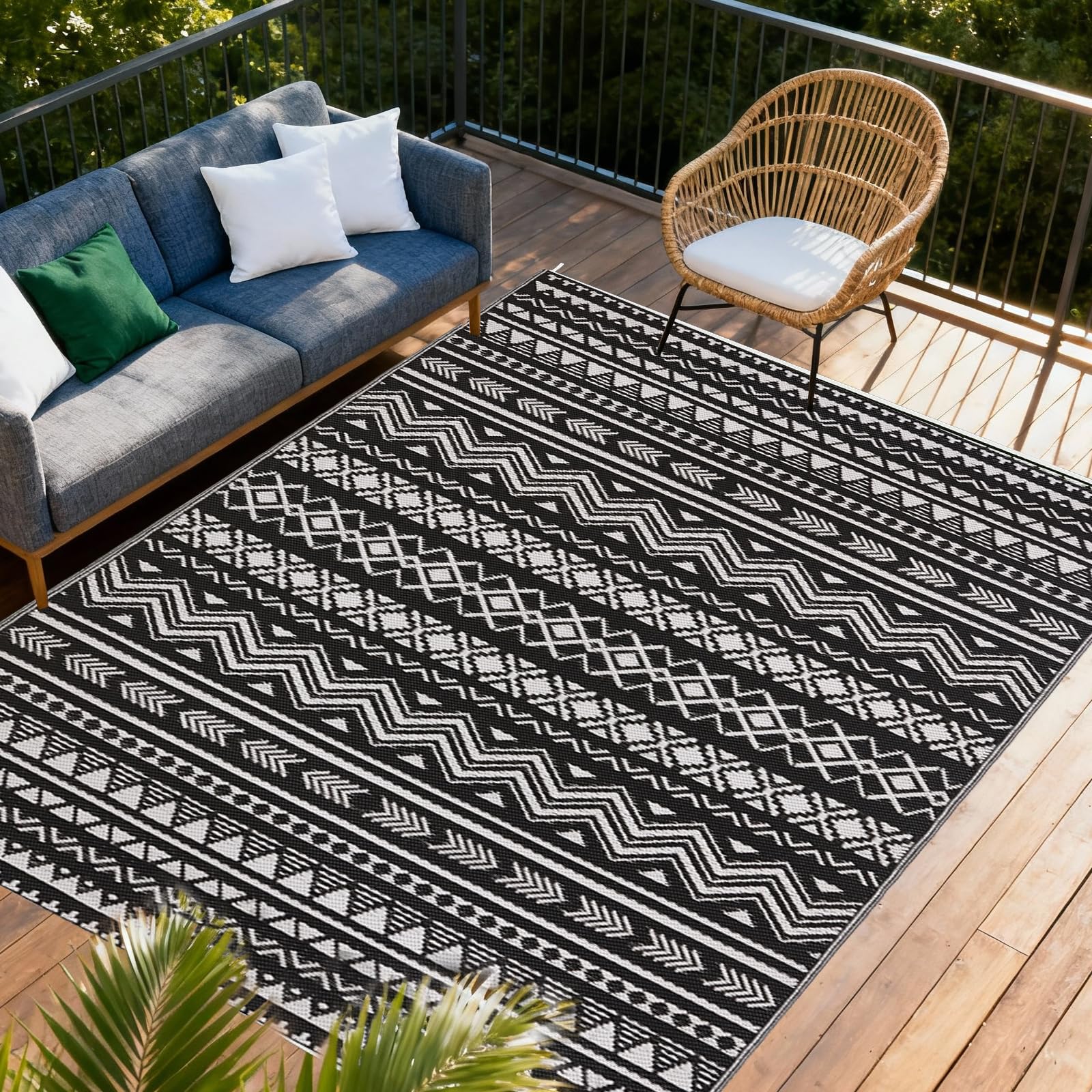 WILDROOTS Black and White Vertical Stripe Outdoor Rug 8x10 ft front view