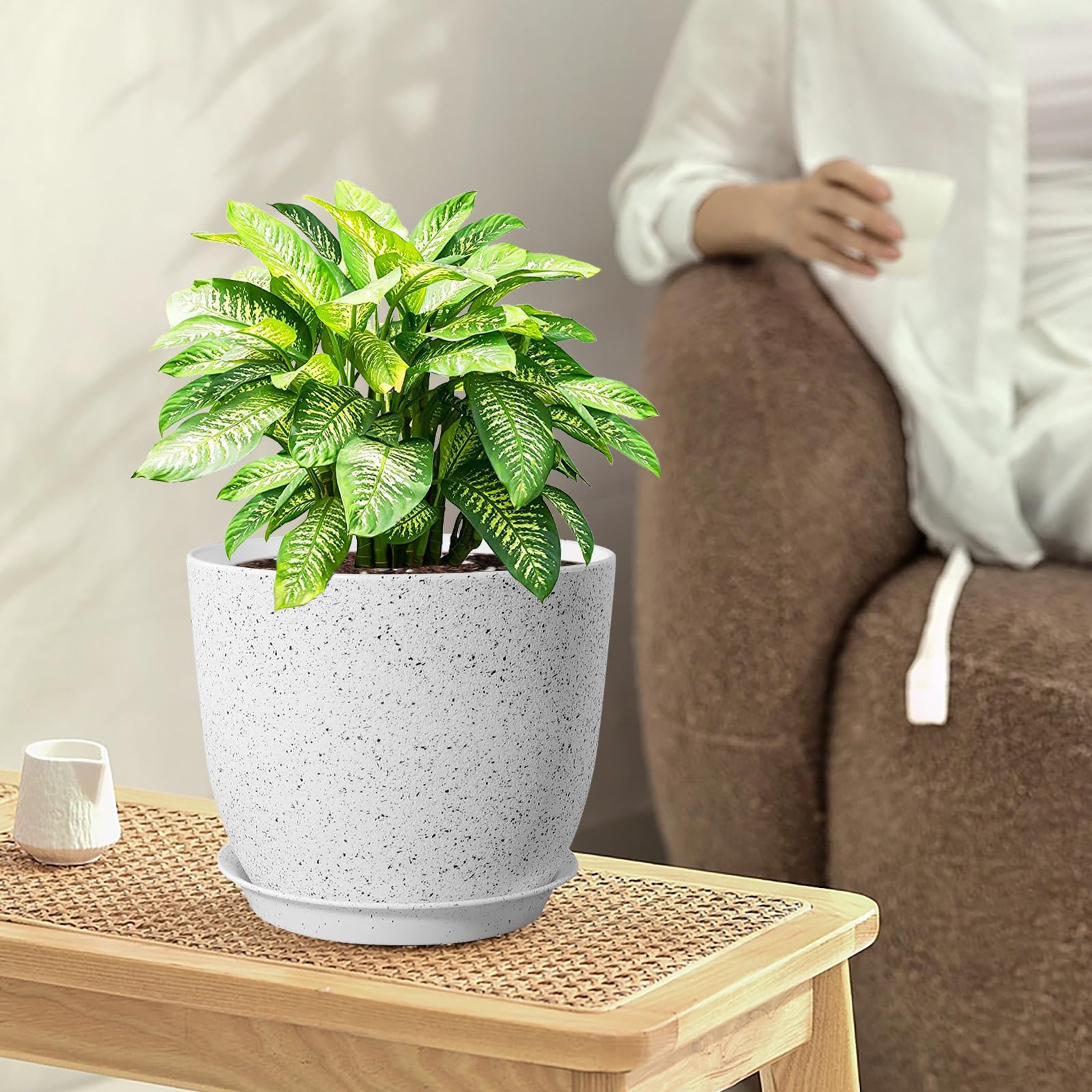 WSMKSZ 9-inch plant pot speckled white side view