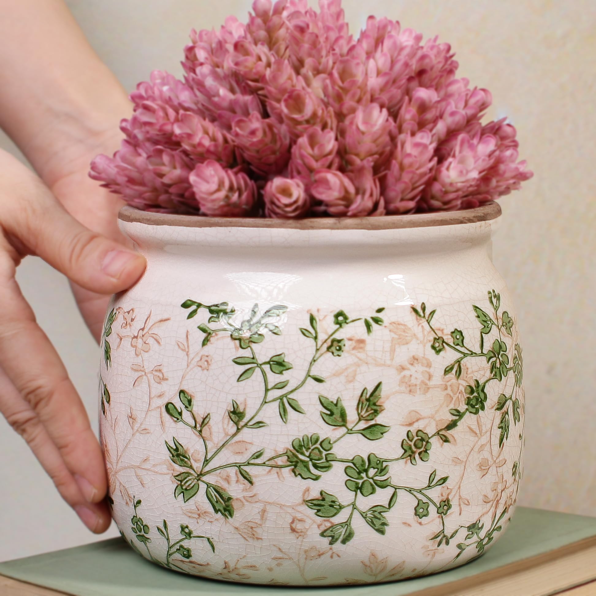 Xiaan Jiaju Vintage Ceramic Vase with flowers