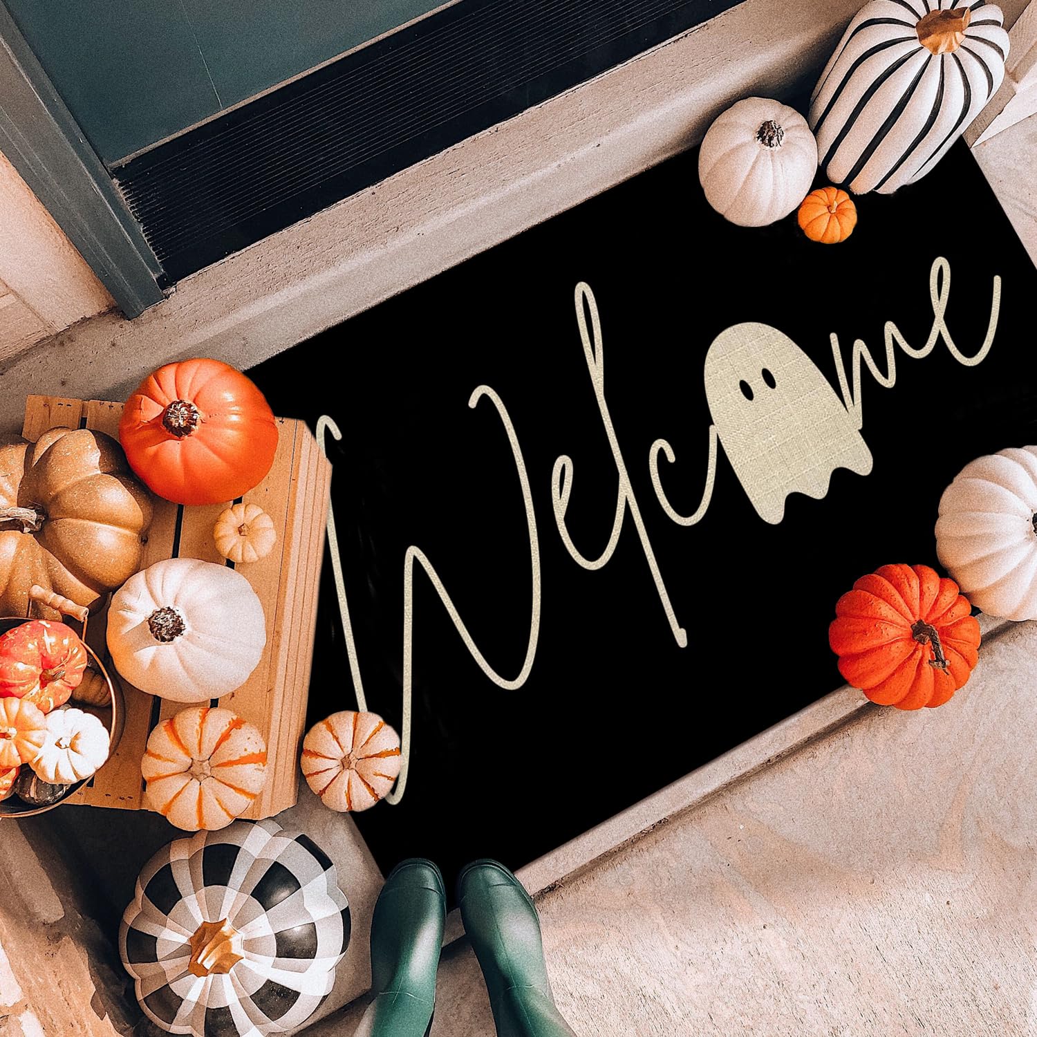 Xsinufn Halloween Door Mat showing thickness of 0.25 inches