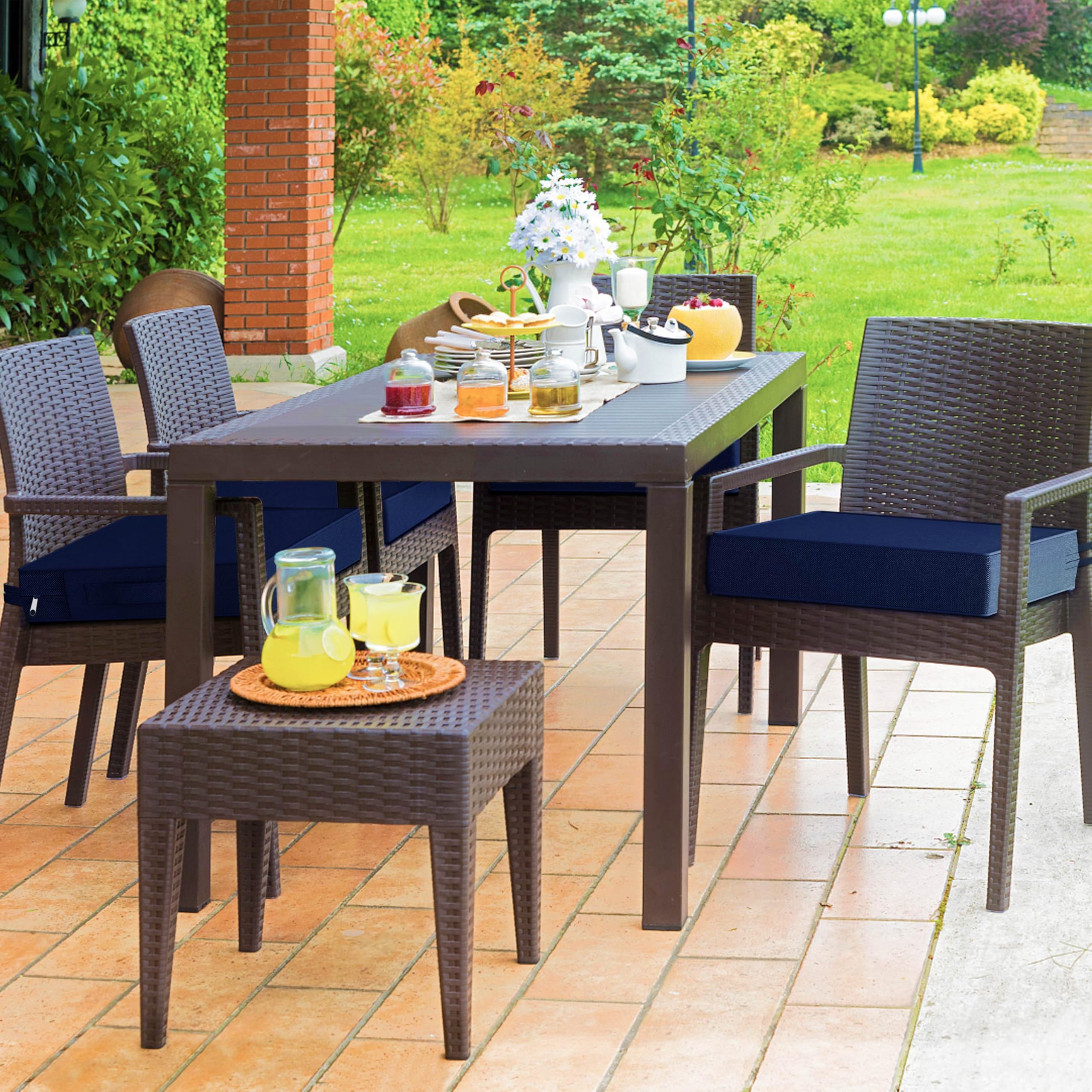 YENING Outdoor Chair Cushion in outdoor setting