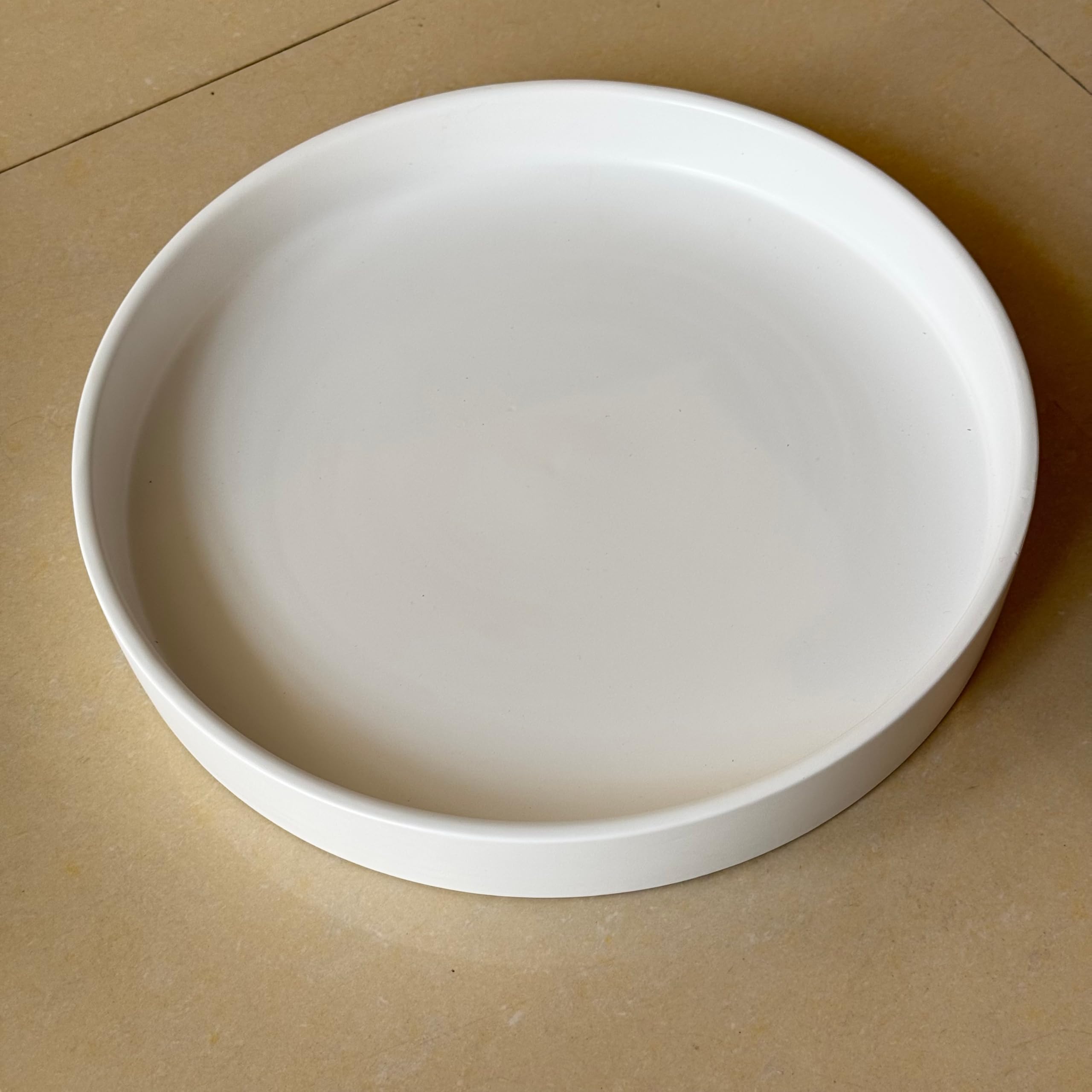 Yukfona plant saucer with potted plant on a table