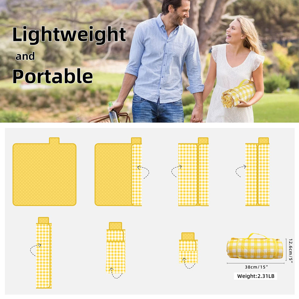 ZAZE picnic blanket used at the beach with sand
